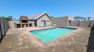 4 Bedroom House for Sale in Gonubie.