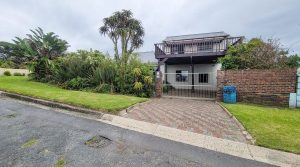 6 Bedroom House for Sale in Gonubie.