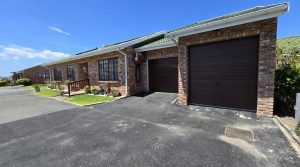 3 Bedroom Townhouse for Sale in Gonubie.