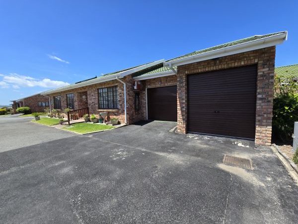 3 Bedroom Townhouse for Sale in Gonubie.