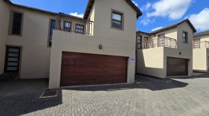 3 Bedroom Townhouse for Sale in Abbotsford. 3 Bedroom Townhouse for Sale in Abbotsford.