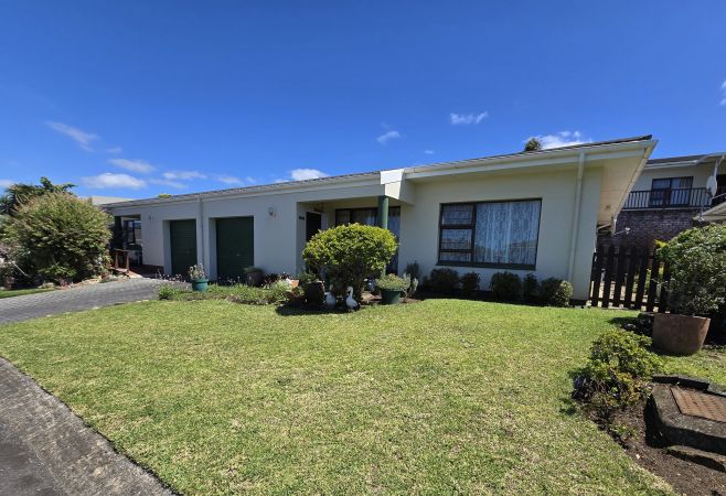 2 Bedroom Townhouse for Sale in Gonubie.