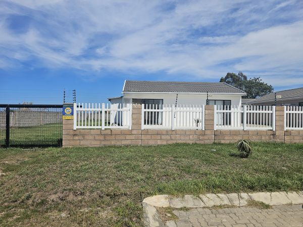 2 Bedroom House for Sale in Gonubie!