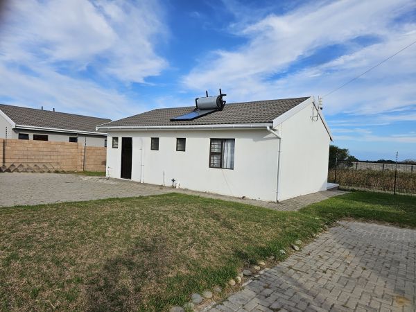 2 Bedroom House for Sale in Gonubie!
